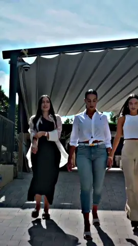 Geo with her sis🤍✨@Georgina Rodríguez #georgina #rodríguez #geo #georginagio #georginagiofamily #soygeorgina2 #soygeorgin #cr7 #fyp #viral 