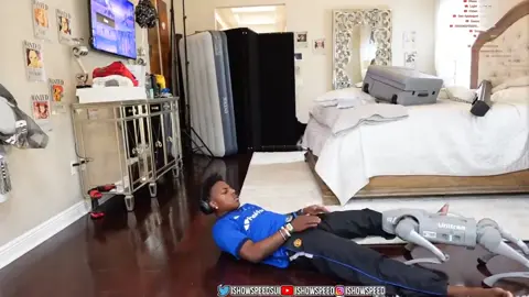 WHY IS SPEED TRYING TO HAVE S*X WITH A ROBOT DOG ON STREAM??? 😭@IShowSpeed 