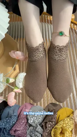 Women’s lace socks keep women warm in the winter #socks #stokinwanita #stokin 