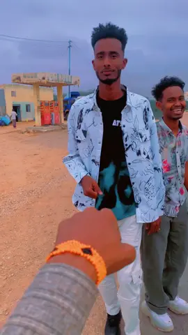 Hello Hargeisa🤚 @koodhcase @salebandheere14 @Yaasiin Dhagacade 🔫 #burcotogdhersomaliland💚🤍❤️ #boqorkaburco🦁 