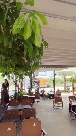 Trần gian này là cõi tạm, thân xác này là tạm bợ. Con ắt nghĩ, những việc k may trong đời mình cũng đều là do sai lầm bồng bột kiếp trước, nên kiếp này tạo hóa xoay vần, dù thế nào con cũng hoan hỉ đón nhận, k oán giận cũng k than vãn, cứ để mọi thứ đi qua, đi hết kiếp người , đến lúc quay đầu nhìn lại, cuối cùng lòng cũng được bình thản như gió mây bay. Đời người vô thường, con chỉ nguyện Phật trên cao soi đường dẫn lối cho tâm con lương thiện nhận ra lỗi mình để mà sửa chữa, nhìn thấy những đẹp đẽ ở người để biết yêu thương. Con nguyện bình an và hạnh phúc đều đến với mọi người và tha thứ cho tất cả những tổn thương.
