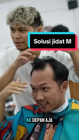 Balik lagi ke segmen jidat M! Selama gua menjadi tukang cukur, so far menurut gua case jidat M menjadi salah satu case terbanyak yang telah gua atasi, rata-rata orang indonesia memiliki gen kebotakan M, so menurut gua untuk kalian yang memiliki problem yang sama jangan bingung lagi, gua rasa gua udah banyak banget ngasi referensi solusi untuk jidat M. Tinggal kalian nyari tukang cukur yang bener bener bisa mengeksekusinya di daerah kalian. Kalo emang ngak nemu kalian tinggal panggil gua ke daerah kalian ya! Asal bayarannya cocok 😀🫰 Goodluck gys 🫶 #sousijidatm #haircut #azrilstory #azriljourney #azrilmuhammad #azrilmuhammad #tukangcukursumatra #hairnerdsstudio 