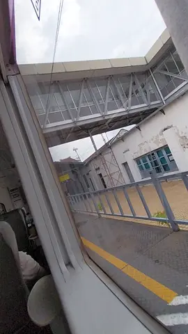 pergi jauh sendiri naik kereta adalah self healing terbaik untuk saat ini.