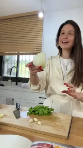 לירונים לומדת לבשל טעים כמו ההורים פרק 1 🥘🥘  #מבשלים_עם_טיקטוק #מתכוןקל #קציצותדגים🐟 