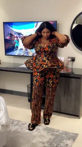 Rate her outfit(1-10)😍😍. Be very kind🤗🤗 #fashion #ankarastyles #rtw #fyp #lagosnigeria #rtw #viral #tiktok 