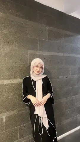 aku mati gaya bgt sbnrnya 😭 #outfitlebaran #outfitbukber #poseideas 