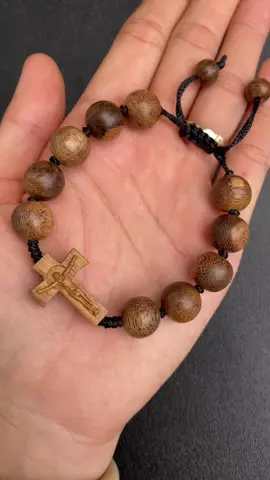 Vòng tay mân côi trầm hương tốc size hạt 12li dành cho tay nam #xuhuong #xuhuongtiktok #fyp #maumoi #viral #kỷ #tramhuong #vongtayconggiao #vongtaydep #vongtaymancoi #conggiaovietnam #conggiao #thanhgia #dep 