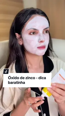 A dica baratinha que viralizou nas redes sociais, pegando fama com a dermatologista Shrenee Idriss, é o face basting.  O uso de uma pasta de oxido de zinco para recuperar a pele quando você está com a barreira cutânea danificada (como eu essa semana depois dos ácidos e do retinol!!)  Ajuda também quando a pele está super seca! Eu adorava a máscara de cicaplast, mas essa dica acelerou a recuperação da minha pele como nenhuma outra 🎉🎉🎉 É creme de assadura de neném 😅😅😅 #skincare #baratinhos #receitinhas #tiktokbeleza 