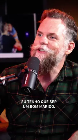 Criar filhos é, no fundo, olhar pra nós mesmos e tentarmos ser melhores. Romper com comportamentos que destroem as famílias e nós mesmos. Inspirar nossos filhos através do exemplo. Tenho certeza que é possível. 