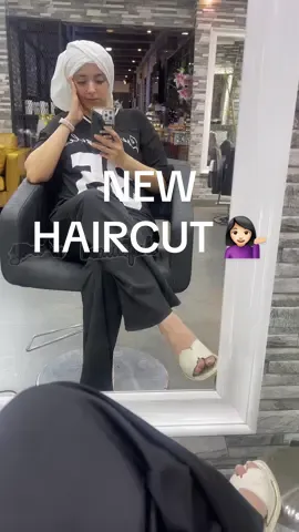 Got my mom haircut and a dose of confidence to go with it! 💪 💁🏻‍♀️  haircut from @Sosoim #momof4 #momtok #MomsofTikTok #momunder30 #sahmsoftiktok #fyp #foryou #kuwait🇰🇼 #kuwait_tiktoker #momblogger #momhaircut #haircut #tiktokkuwait #tiktokpakistan #shikshakshok 
