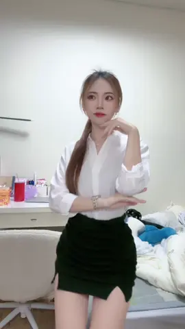 根本不會搖花手…🥲#推薦 #流量 #fyp #tiktok冬季音樂節 #新北 #05 