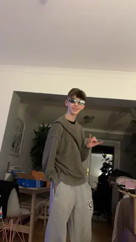 Part 4 #daddymay #daddymaycooks #mayfamily #dadsoftiktok #parentsoftiktok #russellarms #mayfamilypub #fashion 