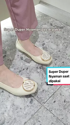 Mana nih yang mau bestiean sepatu flat Gio Saverino dengan mimin. Yakin deh pasti cetar membahana. #giosaverino #sepatugiosaverino #flatshoeskorea #SerunyaRamadan #SerunyaBerbagi #RamadanEkstraSeru #flatshoes #OOTD #sepatucewek #giosaverinoshoes 