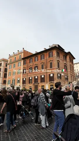 Street style of italian/tourists today in Rome Italy 🇮🇹 And i was there looking for a cleanser in sefora wearing a hoodie LOL!  #italy #italy🇮🇹 #rome #italianstyle #streetwear #StreetStyle #italianfashion 
