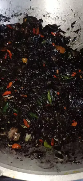 oseng cumi hitam  #kulinerbabat  #kulinerlamongansukodadi  #kulinerlamongansukodadi  #menuberbukapuasa  #kulinerbojonegoro  #masakanrumahan  #kulinerindonesia  #fyp  #fypシ゚viral  #jajanramadan 