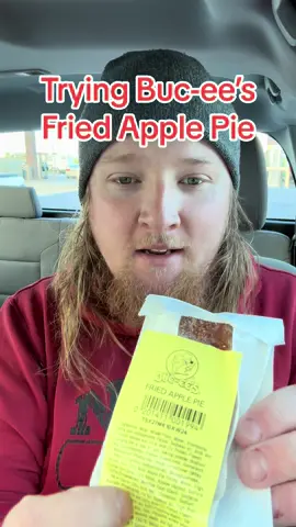 Trying Buc-ee’s Fried Apple Pie #bucees #friedapplepie #fyp 