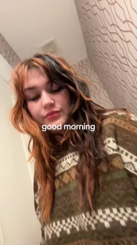 u dance i’ll brush my hair  #hastagsworkapparently #stopreadingthehashtags #morningroutine 