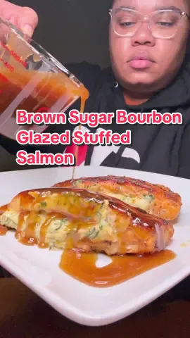 Brown sugar bourbon 🥃 glazed stuffed salmon 🍣 🔥 😋 #salmon #stuffedsalmon #chicago #chicagochef #chicagocaterer #privatechef #cooking #cookingathome #easyrecipeideas #elevateyourgame #cookupki #cookup #foodporn #fish #chicagoinfluencer #chicagofoodie #chicagogram #chicagoartist 