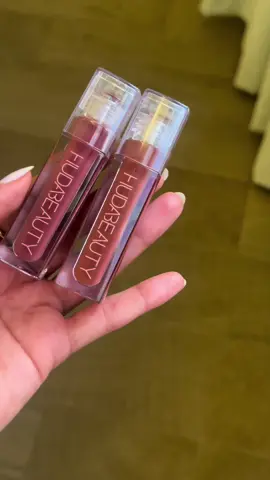 احلى الوان lip gloss @Huda Beauty  #riyadh #eidoutfit 