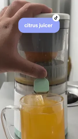 Good morning! Let’s make fresh orange juice using this portable juicer!🍊 click the yellow basket to order! #juicer #citrus #citrusjuicer #electricjuicer #juicerecipe #juicermachine #juicerportable #squeezer #vitaminc 
