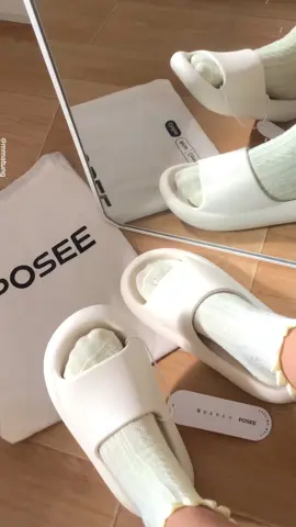 รองเท้าแตะposeeรุ่นนุ่มเหมือนเหยียบขี้ นุ่มนิ่มเกิน ช่วยซัพพอร์ตเท้าเราได้ดีเลย #posee #รองเท้าแตะposee #ครบรอบ10ปีposee 