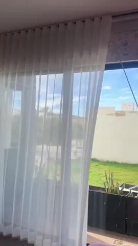 La principal característica de nuestras cortinas de onda perfecta es una gran elegancia capaz de inundar tu hogar!!! Somos expertos en cortinas… ¡Envíanos mensaje vía DM o WhatsApp (link en bio) para cotizar sin compromiso! #cortinasmodernas #ondaperfecta #interiorismoydecoracion #interiordesign #viraltiktok #viral 