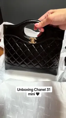 #unboxing #Chanel 31 mini size & pretty gold heart earrings! (Suddenly fell in love with the Chanel 31 mini after seeing and trying it on multiple times with no feels 🤷🏻‍♀️) #chanelbag #Chanel31 #earrings #luxury #shopping #unboxingvideo #Singapore @ChanelOfficial 