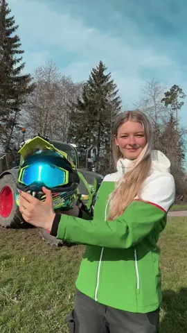 Heute mal anders unterwegs🛵💨 #landwirtschaftausleidenschaft #landwirtinausleidenschaft #fendt #ktm #landwirtin #landwirtschaft #farmtok #farmgirl #fyp #fypシ #fypシ゚viral #fypage #fendt #fendtpower #fendtvario #fendtfahrerarmy #fendt516 