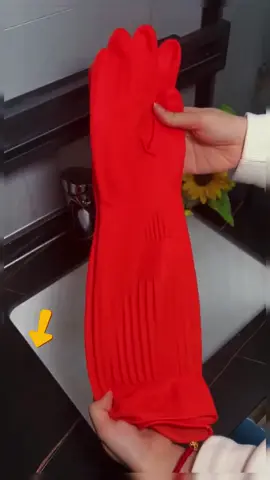 This long-sleeved waterproof glove is of good quality and will not get your clothes wet. Click on the yellow basket above to buy it. It is also cheap. I have sold a lot of it. Thank you dear.#fyp #foryou #tiktok #tiktokshop #goodthing #gloves 