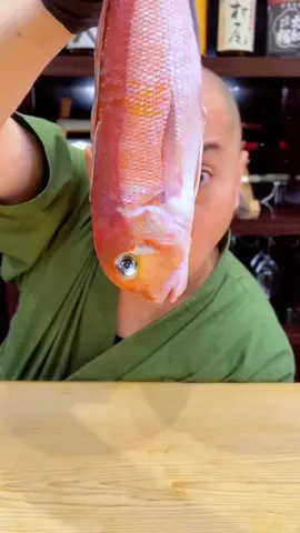 🇯🇵Gotta love the Matsukasa fried Amadai hand roll🍣#sushi