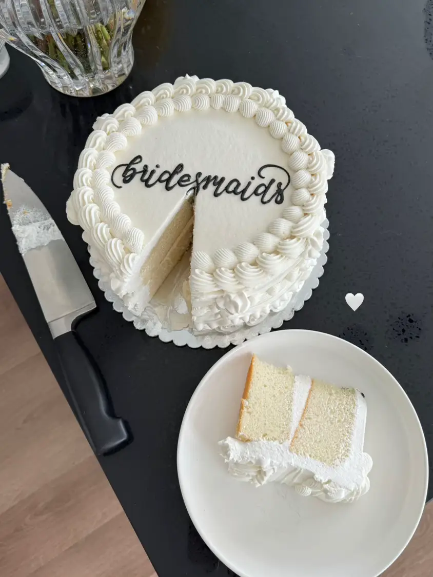 still not over this… @alexroseherbick knocked this one out of the park!!! 🤍🤍🤍 #bridesmaidproposal #bridesmaidproposalbox #2025bride 