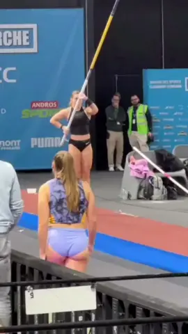 Pole vaulter perfect 💯  #polevault #polevaulting #polevaulter #olympics #foryou #fyp #f #sports #women #sportselegance #atheletesoftiktok #beautiful #beauty #sport 