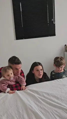 il est fada ce chien 🤷‍♂️😂il a mis la famille au tas🙆‍♂️#humour #grimace #viral 