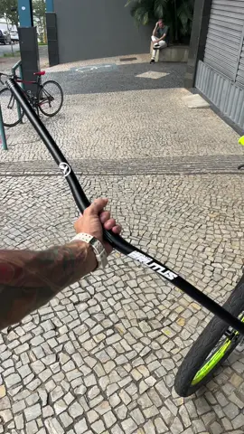 LANÇAMENTO!!!🚀  Guidão 780mm voador BRUTUS 🎥 @fredpaco   Valor do projeto R$120,00 Para orçamentos de projeto ou pecas pelo nosso WhatsApp (31) 99949-3365 #bike #bicicleta #estilobh #bmx #wheelinhg #dugrau #grau #rl #244 #244naoecrime #244nãoécrime #gios #giosbr #estilobh #bmx #bmxbrasil #bicycle #cycle #hupi #hupibikes 