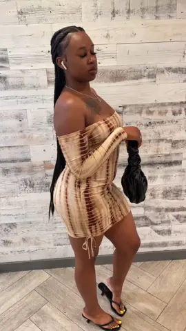 Always looking pretty when I step out 🤩 #blackgirlmagic #ebony #ebonymodel #footmodel #prettyfeetandtoes 