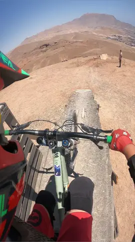 de paseo por el cerro caña  #mtblifestyle #mtb #bicicleta #chile #desierto #sol #commencal #iquique #dowhillmtb #commencalbikes 