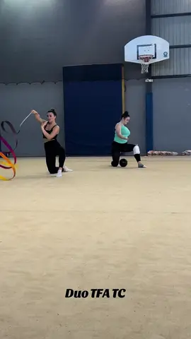 On continue les présentations avec nos duos 💙🤍 #asgv #gr #gymnastiquerythmique #rg #rythmicgymnastics #training #competition #nationales #federales #duo #quandonveutonpeut #7eavenue #pourtoi #foryou #fyp 