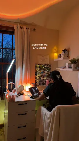 we love productive mornings🎀 #studywme #studytok #studytokaesthetic #studytimelapse 