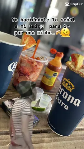 Los mas discretos 😂@Axel Baez @ɪʙᴀʀʀᴀ17 #capCup #amigos #miche #micheladas #cerveza #paraestecalor #peda #alcohol #algotranqui #laseñal #discretos #memedelchavo #amigostiktok #vira #viralvideo 