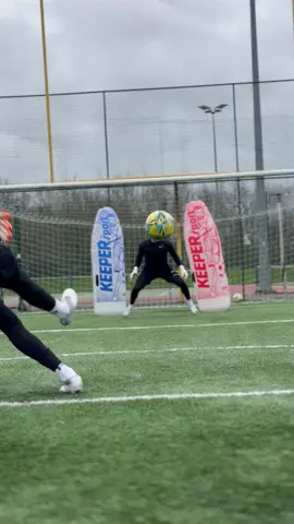 Reaction session ⚡️@One Glove #oneglove #goalkeeper #ogsquad #fyp #goalkeepertraining 