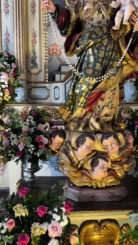 Belíssima imagem de Nossa Senhora do Rosário, da igreja dedidaca a mesma em São João del Rei MG. #nossasenhora #nossasenhoradorosario #rosario #imagenssacras #igrejacatolica 