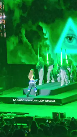 #nicki #nickinicole #iluminati #triangulo 