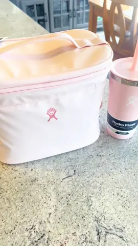 This light pink is everything 🩷 cant wait to use the lunchbox for work!! #hydroflask #CapCut 
