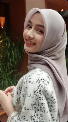 Cewek Pakai Jilbab Cantik ... Gadis Pakai Hijab Cantik ... Cewek Cantik Berhijab ... Cantik Berhijab ... Bidadari Selfie .... #cantikberhijab #bidadariselfie #hijaberscantik #hijabers #bidadaricantik #gadishijab #hijabgirl #hijabitiktok #CapCut 