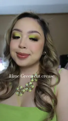 Cut crease with a hint of lime green 💚 @Juvia’s Place The tribe pallete Jacklyn hills cosmetics black/brown eye pencil  @Anastasia Beverly Hills black mascara @ShopMissA Faux mink eyelashes “Dorothy” #makeuptutorial #makeuptutorials #makeuplook #makeupideas #greeneyeshadow #cutcrease 