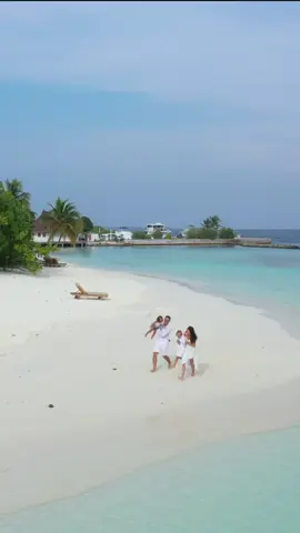 The picture-perfect family vacation spot. Explore & bond with your family in the breathtaking beauty of Bandos Maldives!  #FamilyGetaway #BandosMaldives #FamilyBonding #unforgettablemoments