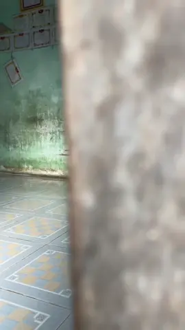 Quanh ta đang còn những mảnh đời bất hạnh.