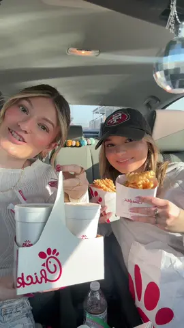 love our little therapy girl talk sessions in the car, chick-fil-a edition STAY TILL THE END OMG @alexia 😽✨ #mukbang #chickfila #chickfilamukbang #girltalk #girlhood #bestfriend #chitchatmukbang #asmr 