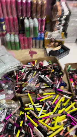 Makeup Wholesale Shop HM Cosmetics In Karachi Bolton Market #fyp #foryou #viral #trending #viralvideo #parati #tiktok #xyzbca #trend #viraltiktok #makeup #cosmetics 