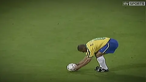 Nunca olvidaremos el tiro legendario de Ronaldo Nazario ☠️ #ronaldonazario🇧🇷 #parati #futbol #viral #tiktok #edit 